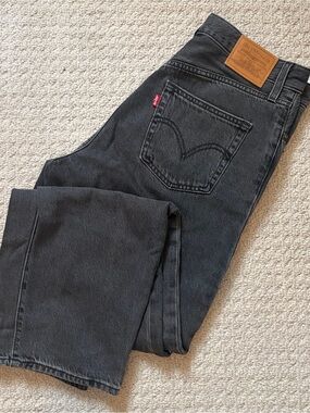 Levi's woman’s high lose taper Black Denim Jeans
